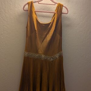 Elegant Gold Sleeveless Dress